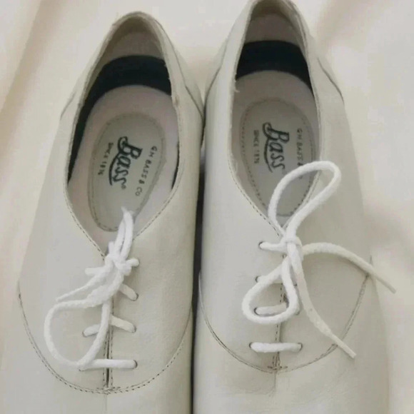 G.H. BASS & CO. Vintage Dress Shoes with Laces In Off White Size 9 1/2M - Picture 13 of 13